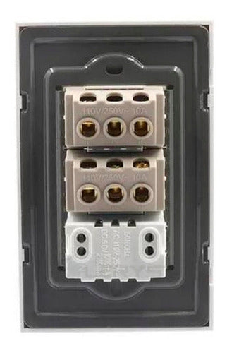 Tomada Usb De Parede Universal Bivolt 2.1a 5v Celulares Cor Branco